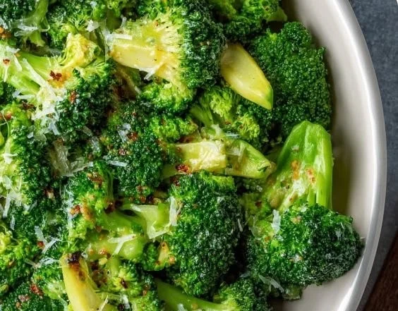Delicious copycat Longhorn Steakhouse broccoli dish served on a plate