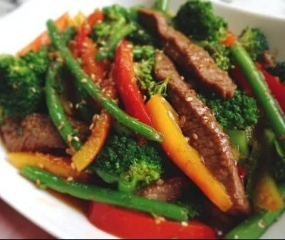 Delicious beef stir fry served with colorful vegetables in a bowl.
