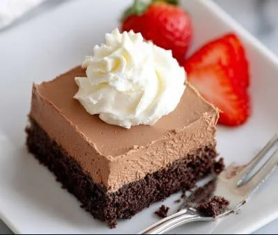 Easy no-bake chocolate cheesecake topped with chocolate shavings.